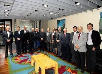 CCIBRA recebe empresário Nadhmi Auchi