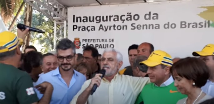 vídeo 2: Arquiteto da praça Ayrton Senna do Brasil recebe homenagem